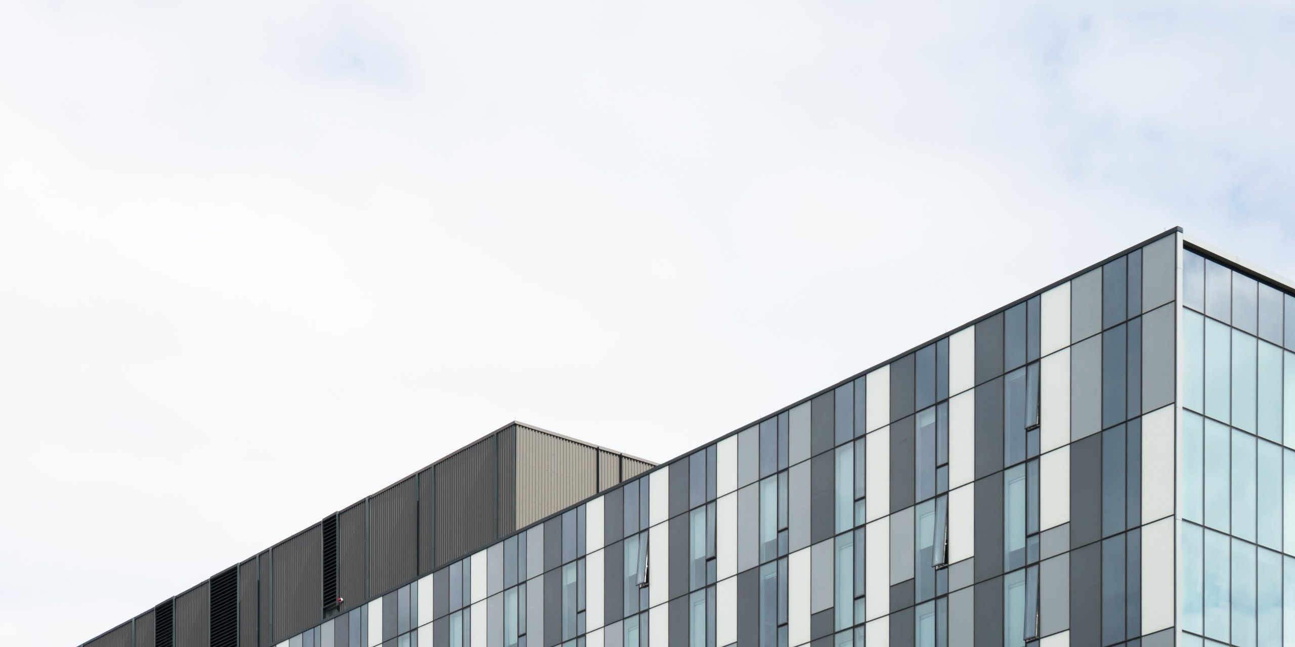 View of the upper part of a hospital façade